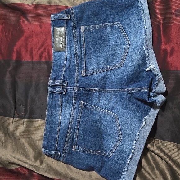 Shorts - Picture 2 of 3